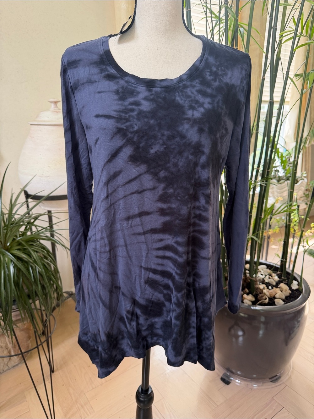 LOGO by Lori Goldstein Black & Charcoal Tie-Dye Long Sleeve Scoop Neck Top
